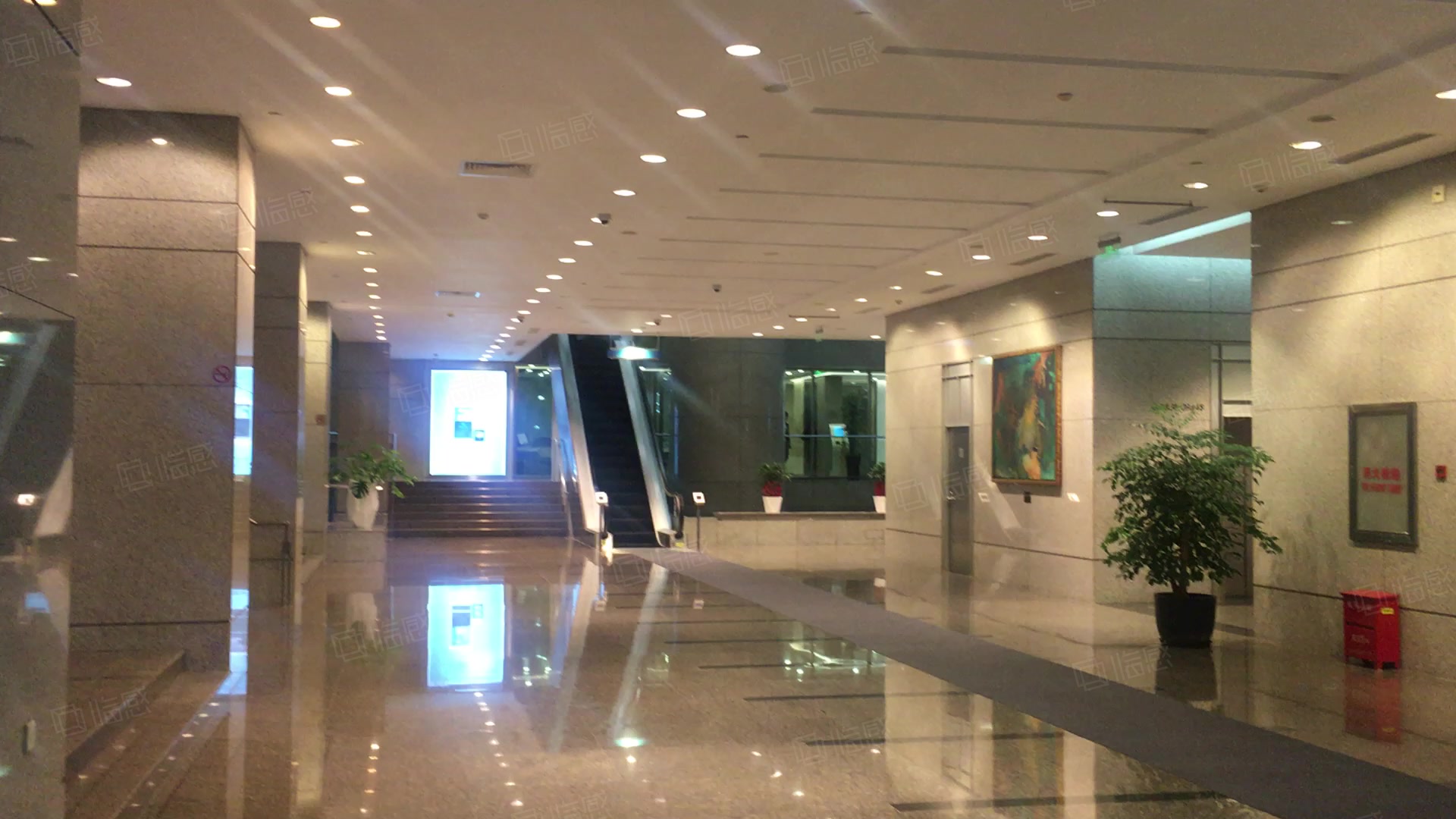 新上海国际大厦 