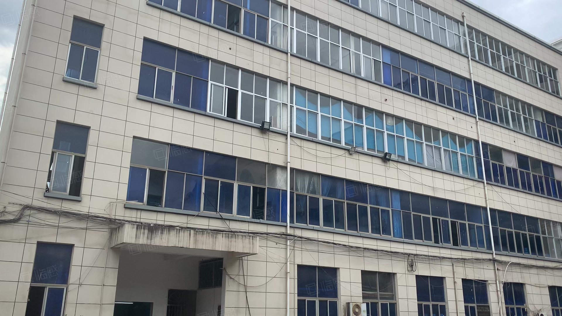 龙高香料公司综合楼 