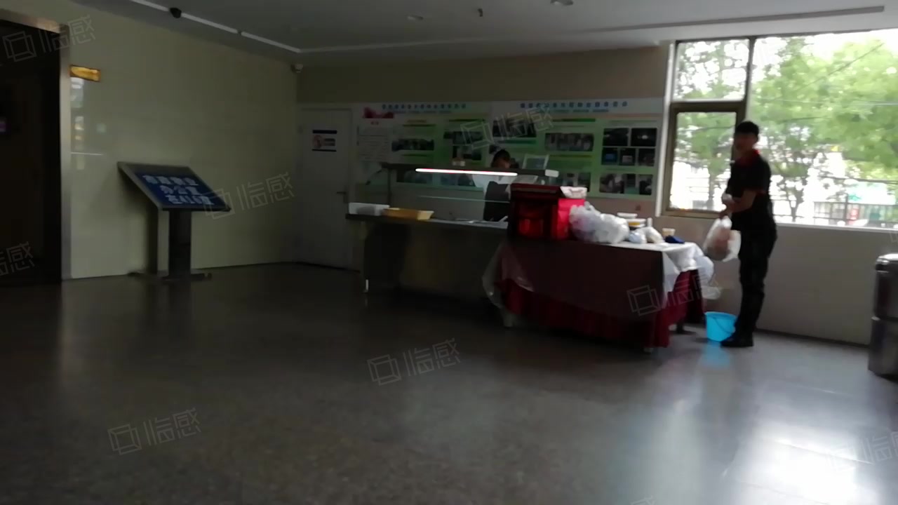 隆宝宸商务大厦 