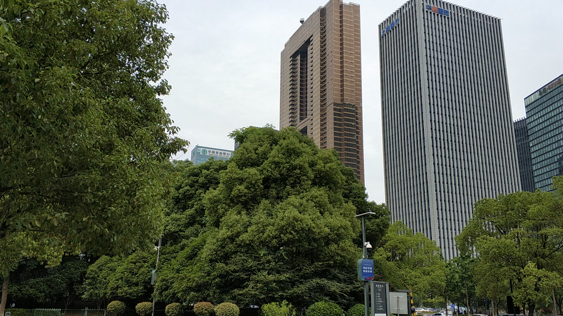 华峰国际写字楼出租,华峰国际办公室招商,华峰国际办公楼出售租赁价格