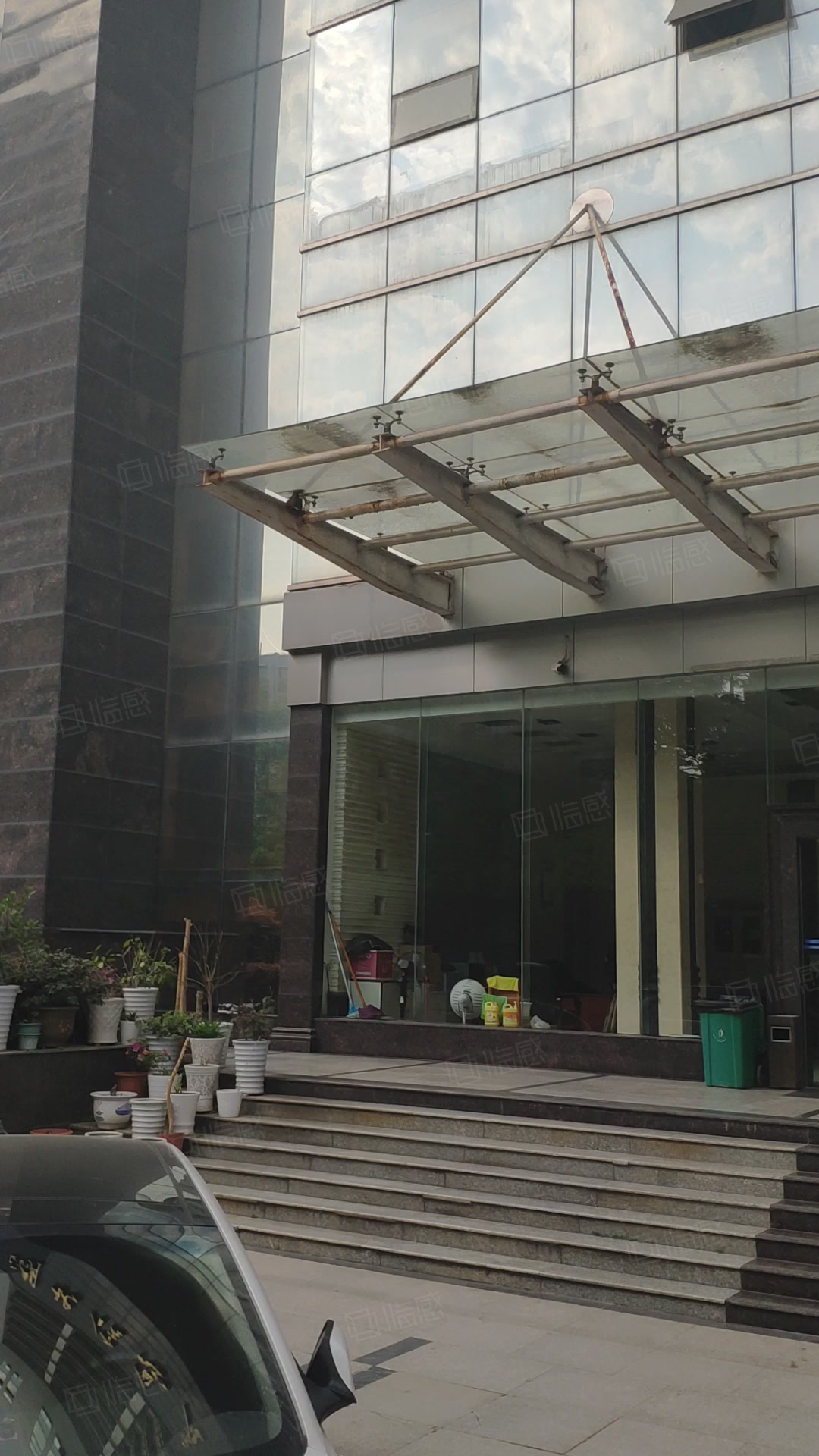 湖北信息产业科技大厦 