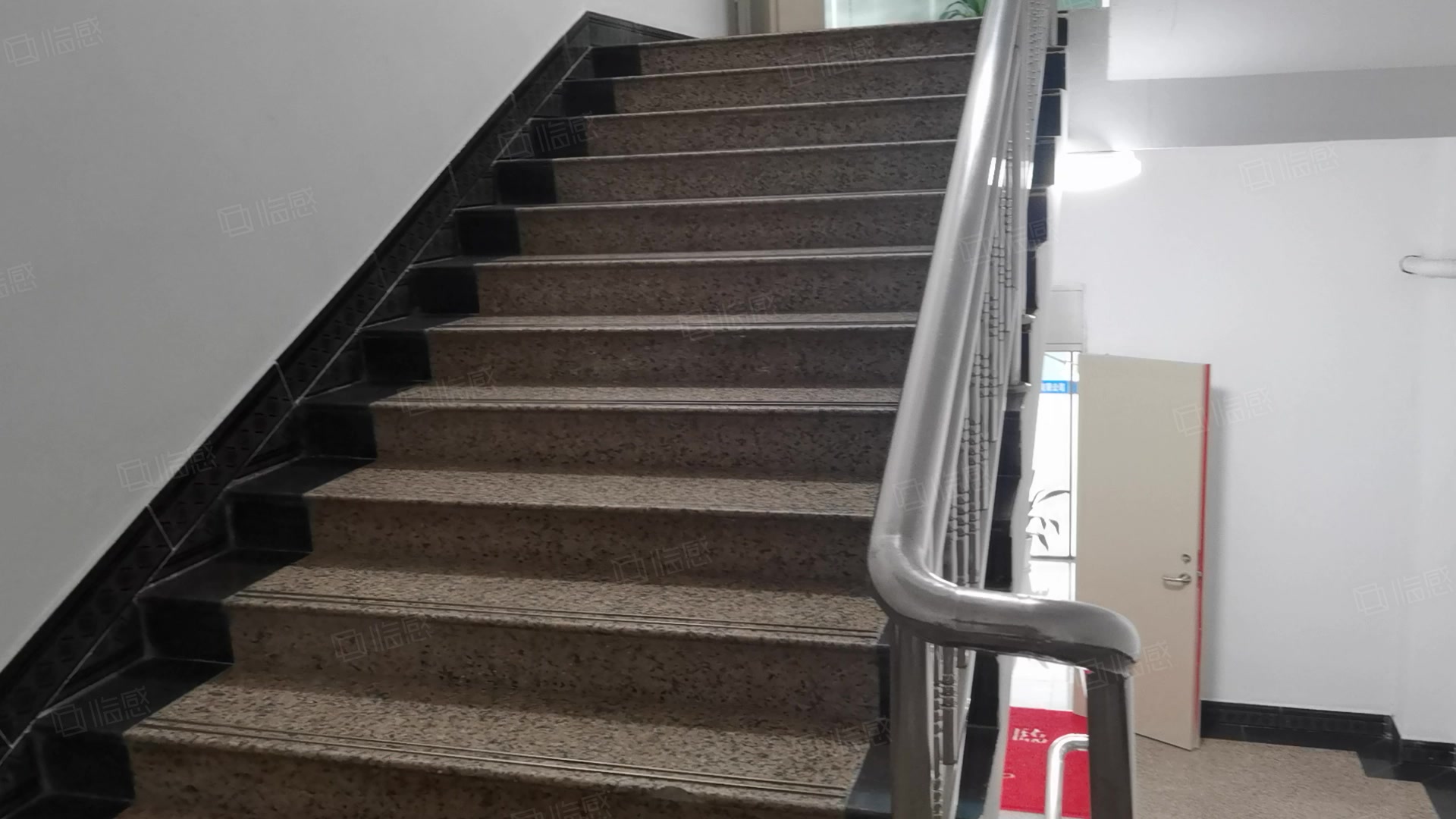 翼飞鸿天无人机大厦 