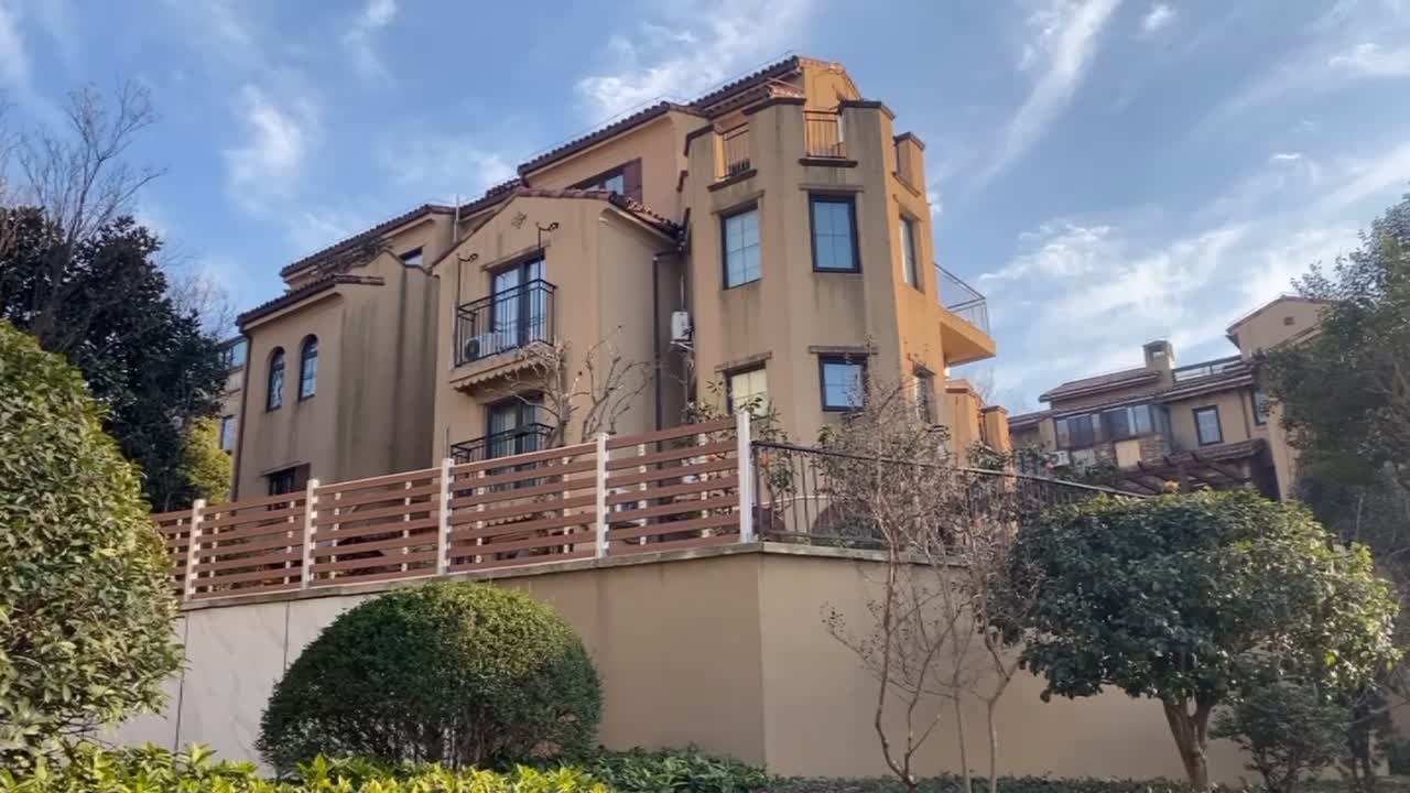 龙湖滟澜山一期别墅青浦赵巷嘉松中路6788弄