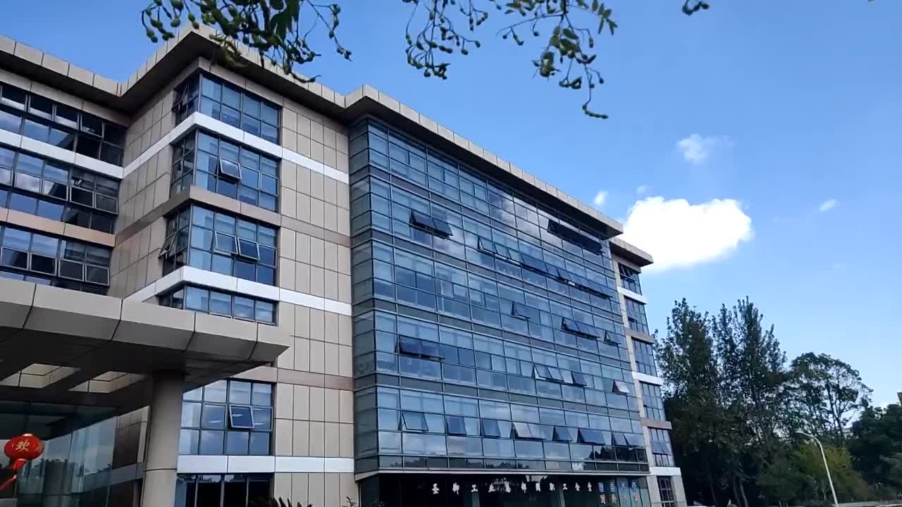 兴亚广场(商住楼)楼栋外景视频,小区路况配套设施视频-上海安居客