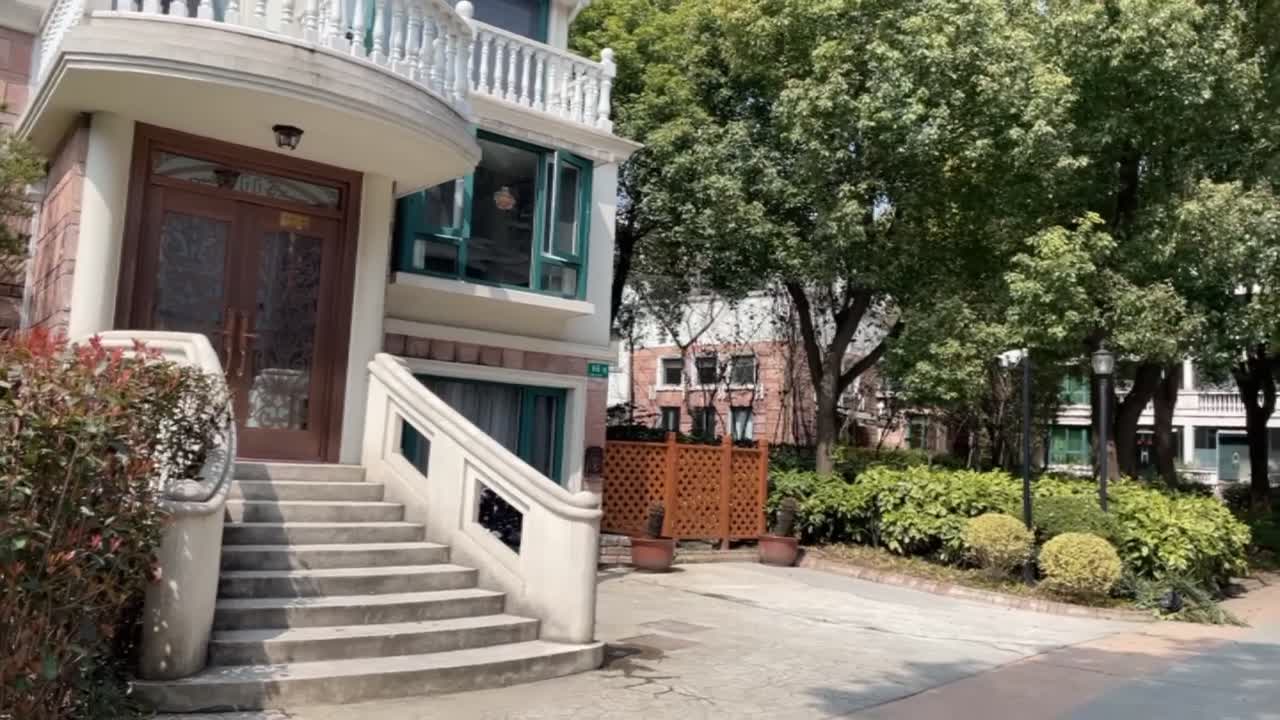 半岛豪门(别墅)楼栋外景视频,小区路况配套设施视频-上海安居客