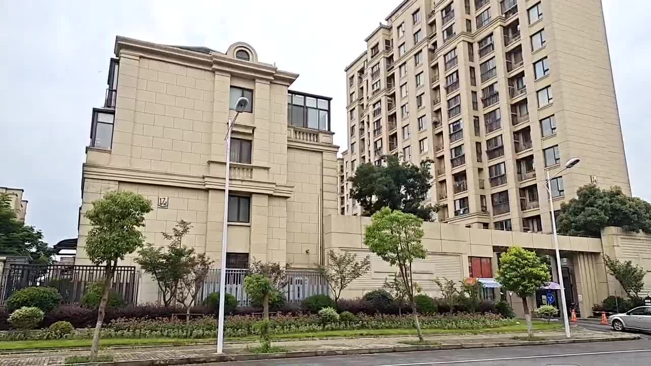 绿地凯旋宫(公寓住宅)楼栋外景视频,小区路况配套设施视频-上海安居客