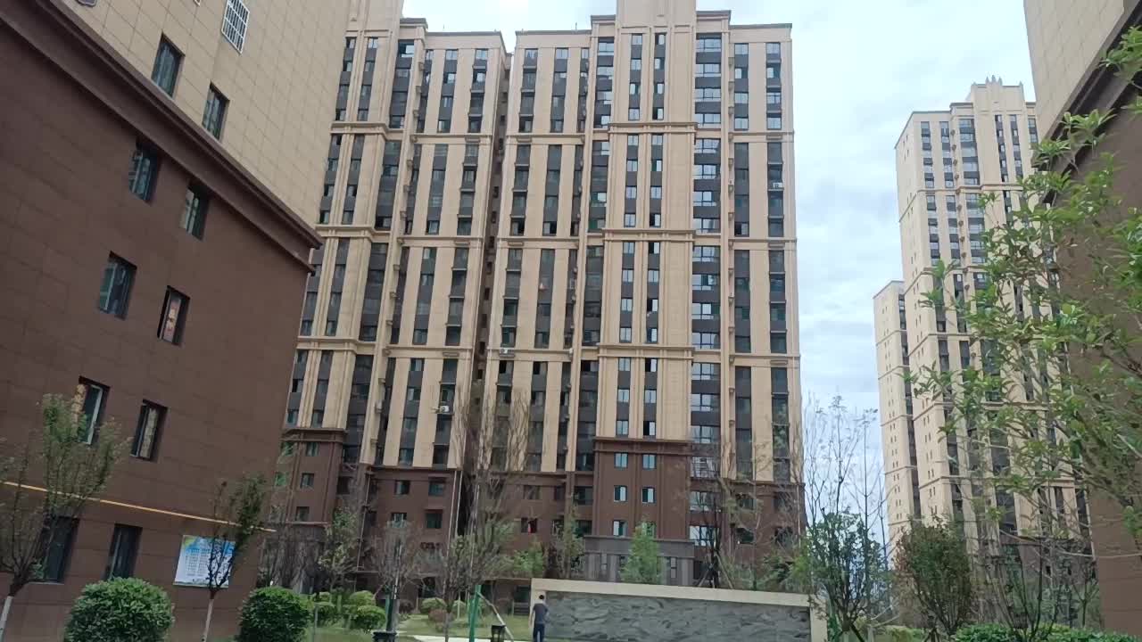 千渭尚品内部,周边环境视频,千渭尚品楼栋外景视频,小区路况配套设施