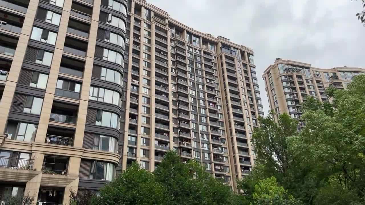 新湖国际上峰阁楼栋外景视频,小区路况配套设施视频-丽水安居客